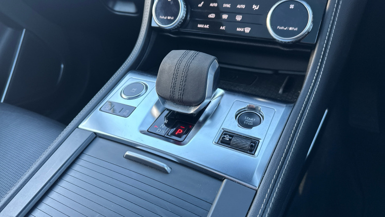 Jaguar F-Pace 2.0 D200 R-Dynamic Black 5dr Auto AWD Diesel Estate